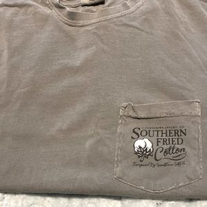 Colors are grey,yellow, and black,size small,brand comfort colors